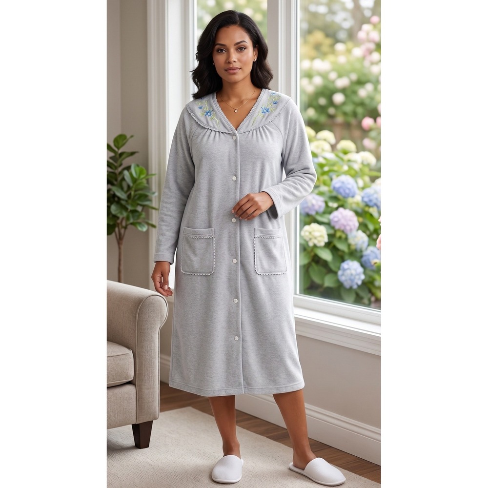 Country Store Floral Embroidered‎ Snap Front Robe Women's M Gray Pockets Granny
